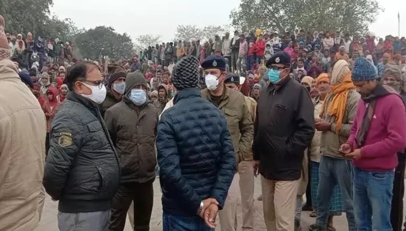 बिहार : गोपालगंज में किसानों-मजदूरों से भरी नाव पलटने से तीन की मौत