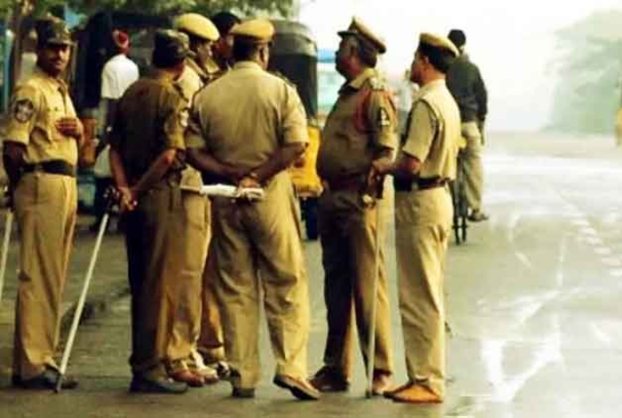 दिल्ली पुलिस पर कोरोना प्रकोप, कमिश्नर के ओएसडी समेत 1700 पुलिसकर्मी संक्रमित
