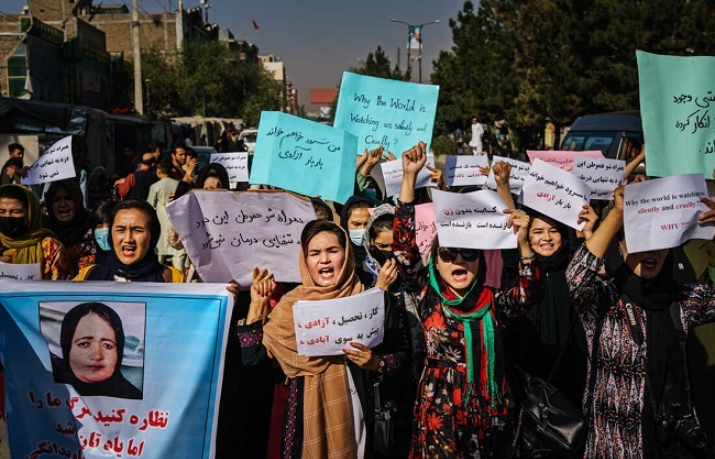 अफगानी महिलाओं ने सरकारी नौकरियों में समान अधिकारों के लिए उठाई आवाज, सड़क पर उतरीं