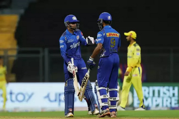 IPL 2022: प्ले-ऑफ की दौड़ से बाहर हुई सीएसके, मुम्बई ने पांच विकेट से हराया