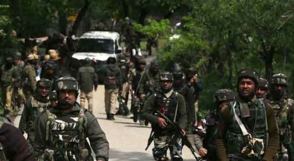 जम्मू कश्मीर : आतंकियों व संदिग्धों की धर पकड़ के लिए सेना का संयुक्त तलाशी अभियान
