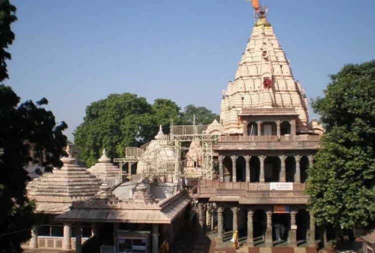 महाकाल मंदिर ढांचे की जांच में जुटी रुडक़ी से आई टीम