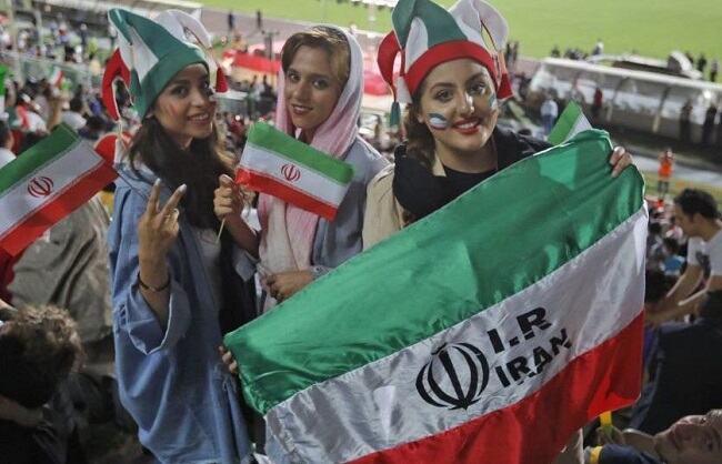 अब ईरान में महिलाएं स्टेडियम में देख सकेंगी फुटबाल मैच
