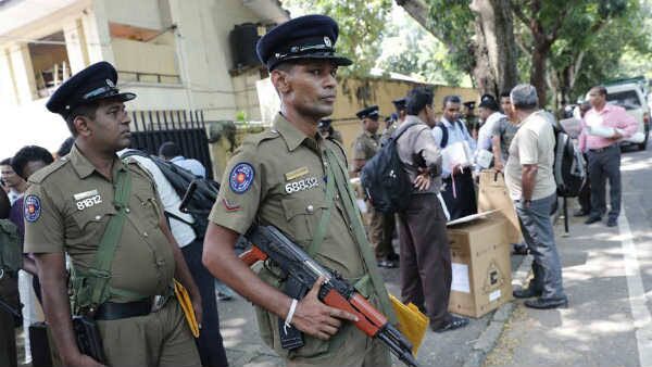श्रीलंका में मतदाताओं पर हमला, बस रोककर की गई गोलीबारी
