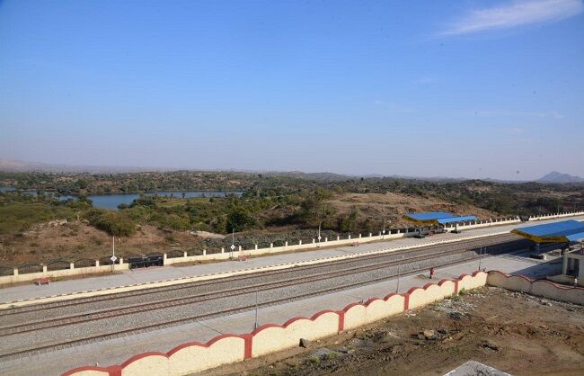 राजस्‍थान : प्रकृति की गोद में बना खारवा-चांदा का नया रेलवे स्टेशन