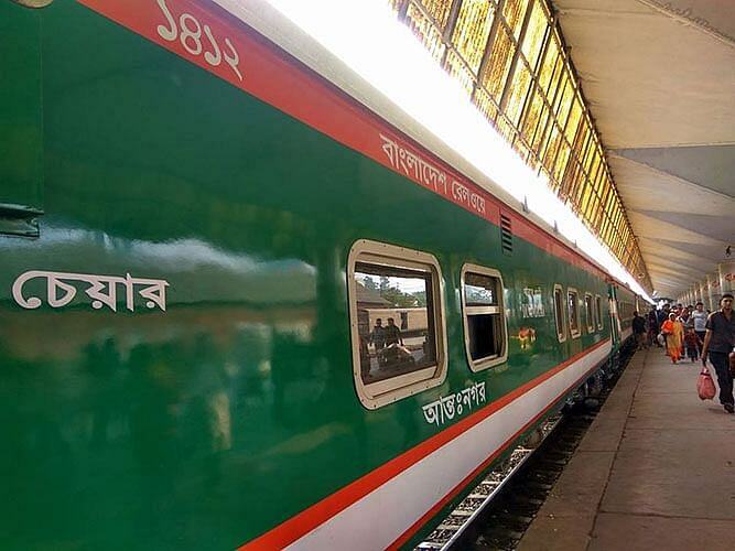 चीन को खुश करने के लिए बांग्लादेश अनावश्यक रूप से खरीद रहा रेल के मीटर गेज वैगन