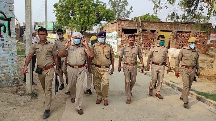 कानपुर शूटआउट : चौबेपुर थाने में 10 कॉन्स्टेबलों का तबादला, आधी रात को जारी हुआ आदेश