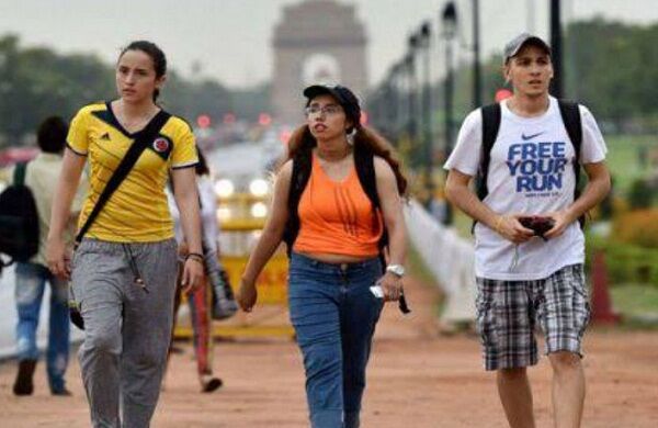 विदेशी पर्यटक कैसे आएं भारत