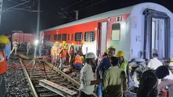 महाराष्ट्र: गोंदिया में पैसेंजर ट्रेन मालगाड़ी से टकराई, 50 से ज्यादा यात्री घायल