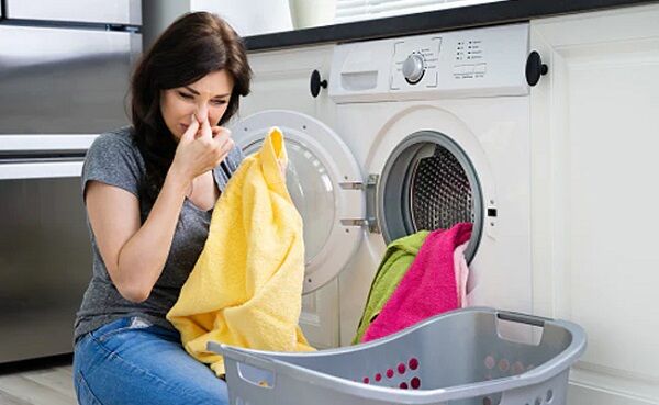 Washing Tips: सर्दियों में धुलने के बाद नहीं आएगी कपड़ों से बदबू! जानिए तरीका