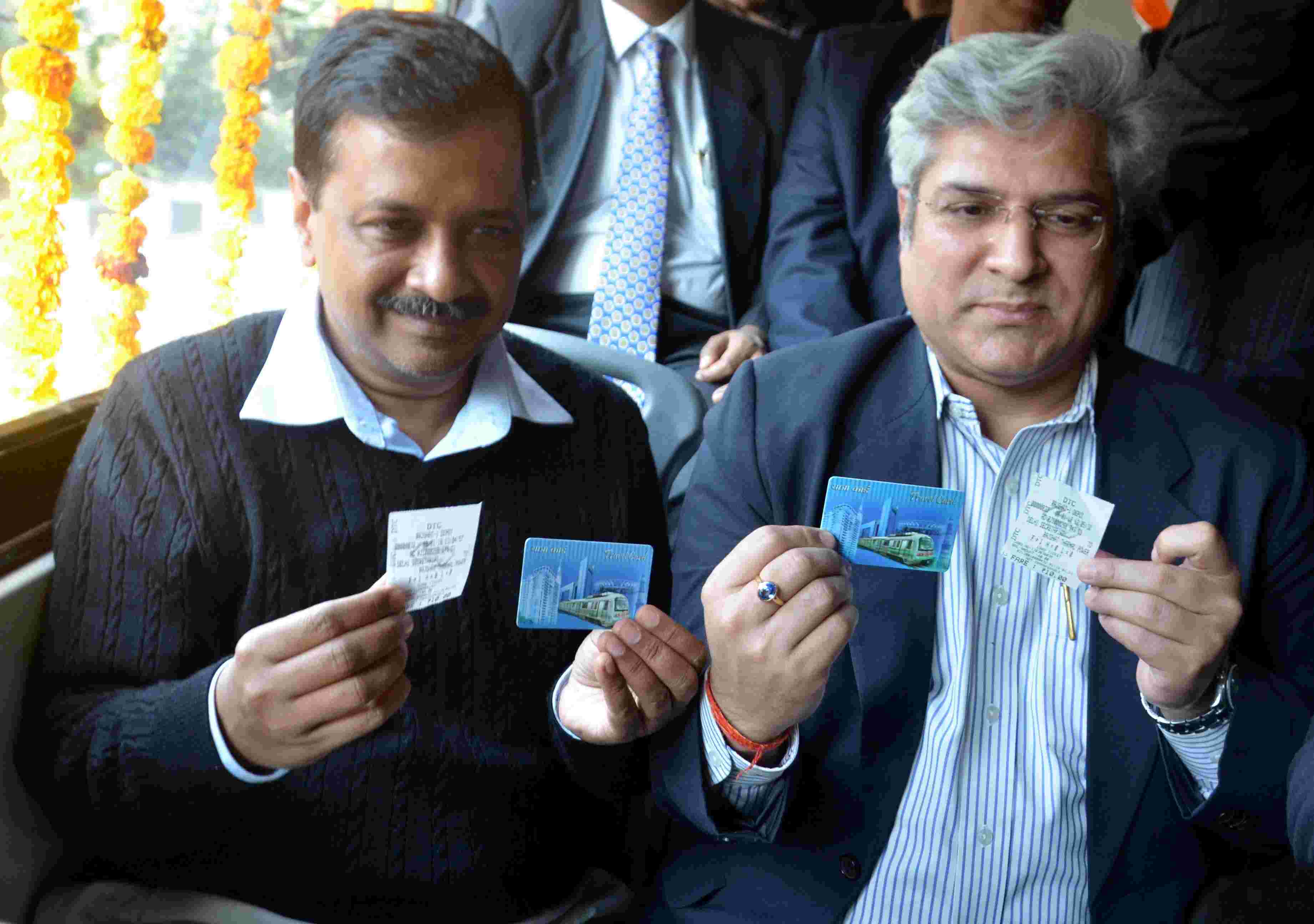 दिल्ली सरकार ने बस, मेट्रो की सवारी के लिए जारी किया एक कार्ड