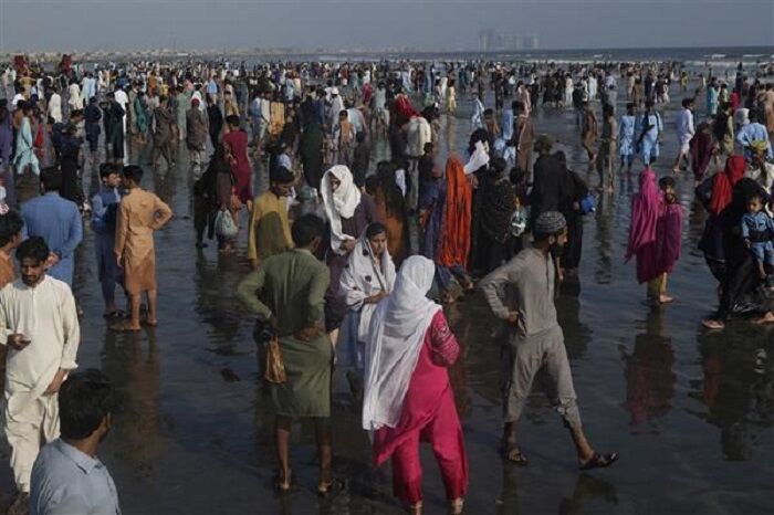 रमजान के दौरान कराची में डकैती का विरोध करने पर 19 लोगों की हत्या