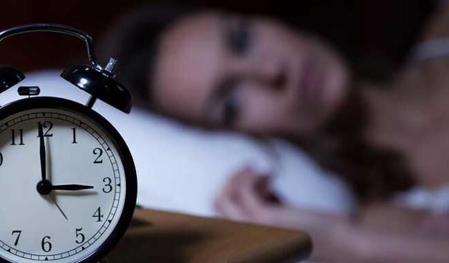 नींद की गोलियां लेना सेहत के लिए ठीक नहीं, इन उपायों को आजमाएँ