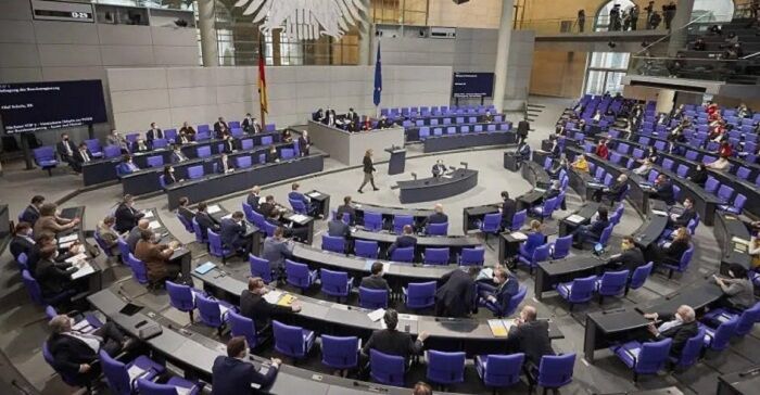 संसद में कानून पारित, अब जर्मनी में आसानी से बदल सकेंगे नाम