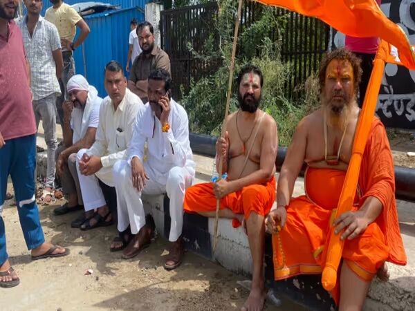 नूंह में बृजमंडल यात्रा से पहले हिंदू संगठनों के नेता घरों में नजरबंद, अयोध्या से आए संत को रोका, टोल प्लाजा पर ही अनशन