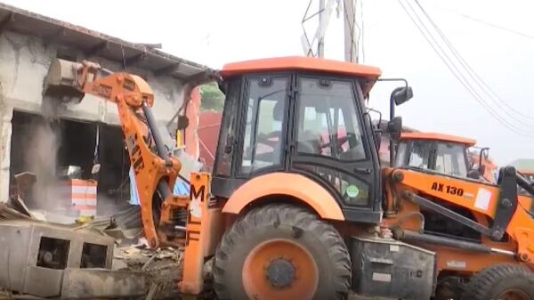 नूंह में सीएम के आदेश पर  बड़ा एक्शन अवैध संपत्तियों पर गरजा बुलडोजर, तोड़ी गईं दुकानें
