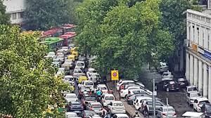 दिल्ली-एनसीआर में सुहावने मौसम के बीच ट्रैफिक जाम बना लोगों के लिए मुसीबत