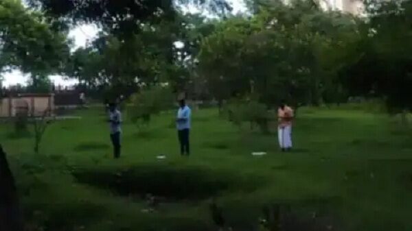 आगरा : ताजमहल परिसर में नमाज पढ़ते पकड़े गए केरल के तीन युवक