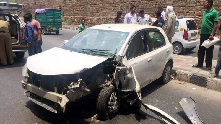 दिल्लीः तेज रफ्तार कार ने 4 लोगों को रौंदा, दो की मौके पर ही मौत