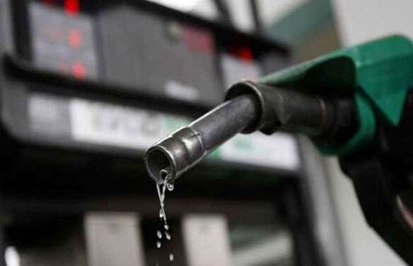 देश के कई शहरों में पेट्रोल 100 रुपये के पार पहुंचा