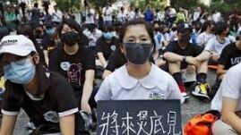 अब हांगकांग के लोगों को नागरिकता देने पर चीन भड़का ब्रिटेन पर