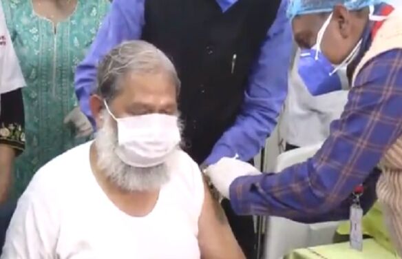 हरियाणा में कोरोना वैक्सीन का ट्रायल शुरू, स्वास्थ्य मंत्री अनिल विज ने लगवाया इंजेक्शन