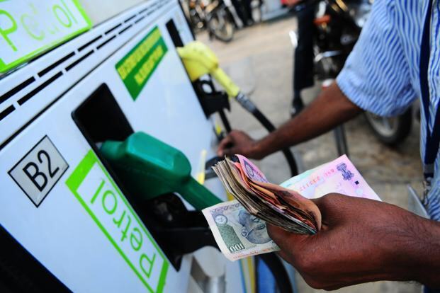 दिल्ली में पेट्रोल की कीमतें 74 रुपये के पार, डीजल भी 22 पैसे तक महंगा