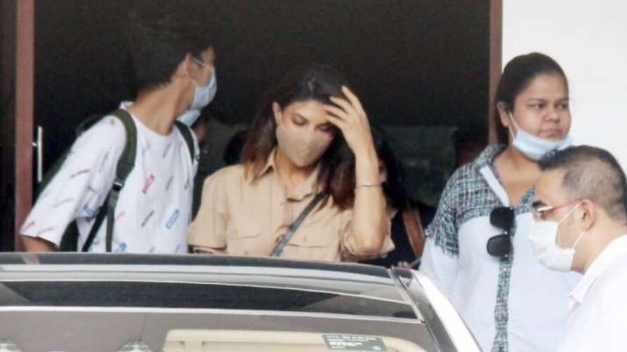 मनी लॉड्रिंग मामले में ईडी ने अभिनेत्री जैकलिन फर्नांडिस को मुंबई एयरपोर्ट पर हिरासत में लिया, जांच शुरू