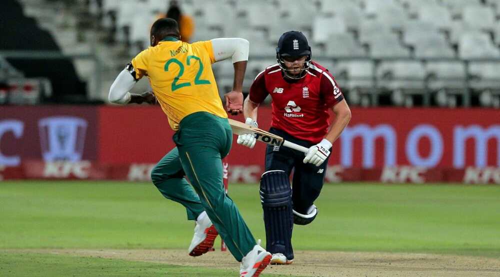 इंग्लैंड ने तीसरे टी-20 में दक्षिण अफ्रीका को 9 विकेट से हराया,श्रृंखला 3-0 से जीती